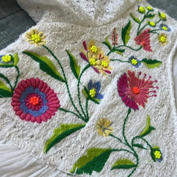 BOSTON PROPER Boho Lace Floral Embroidered Beaded Babydoll Bust Blouse in White - Picture 6 of 11